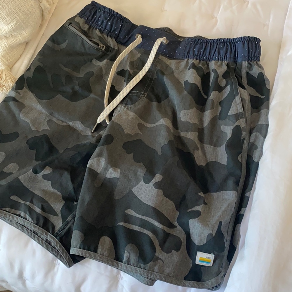Vuori size S workout shorts